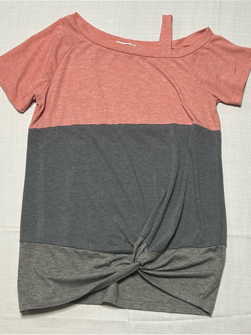Colorblock Knot Front Short Sleeve Top - Coral and Gray